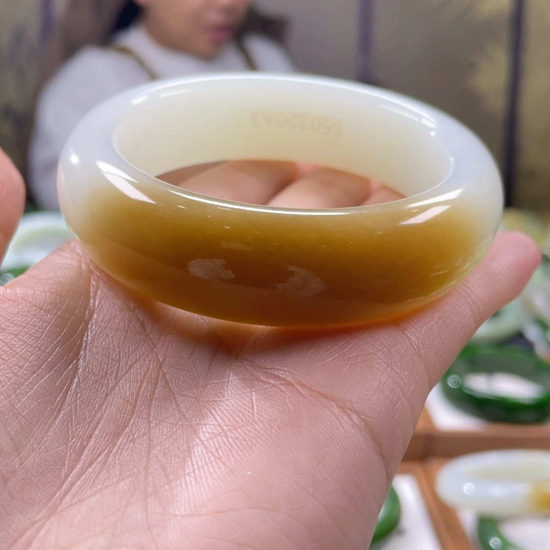 和田玉未镶嵌手镯55圈