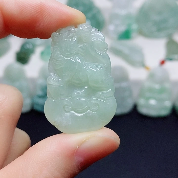 翡翠未镶嵌颈饰吊坠