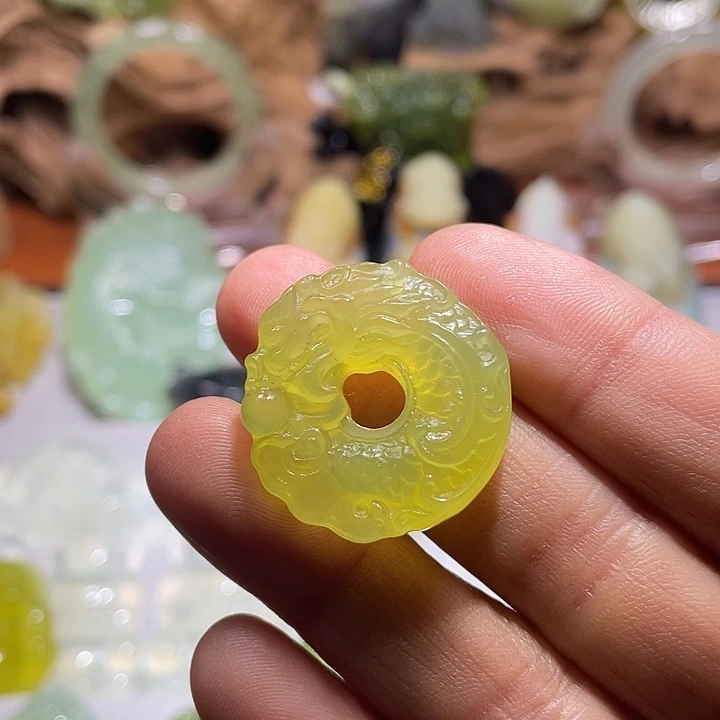 蛇纹石玉未镶嵌珠宝奇石