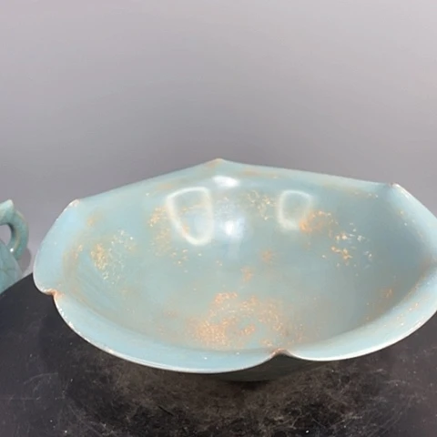 摆件汝窑荷叶碗造型精美