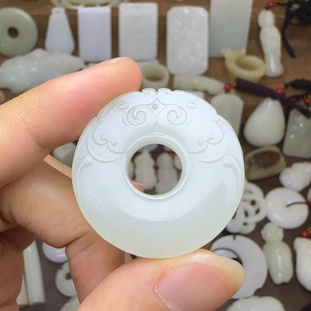 和田玉9K金镶嵌挂件