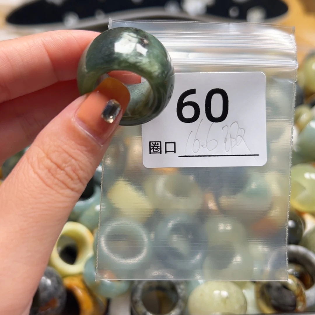 刘***睿蛇纹石玉未镶嵌戒指