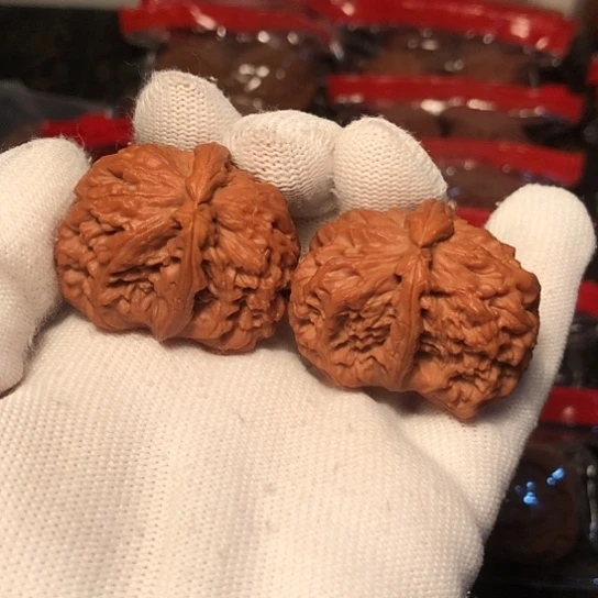 文玩核桃把件白狮子异形