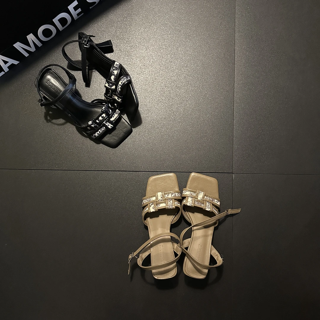 2025年春夏季新款棋盘格国风酒杯跟凉鞋爆款时尚百搭软底女高跟鞋