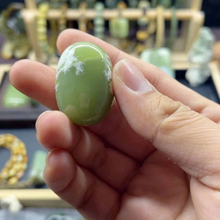 岫岩老玉（透闪石质玉）未镶嵌颈饰