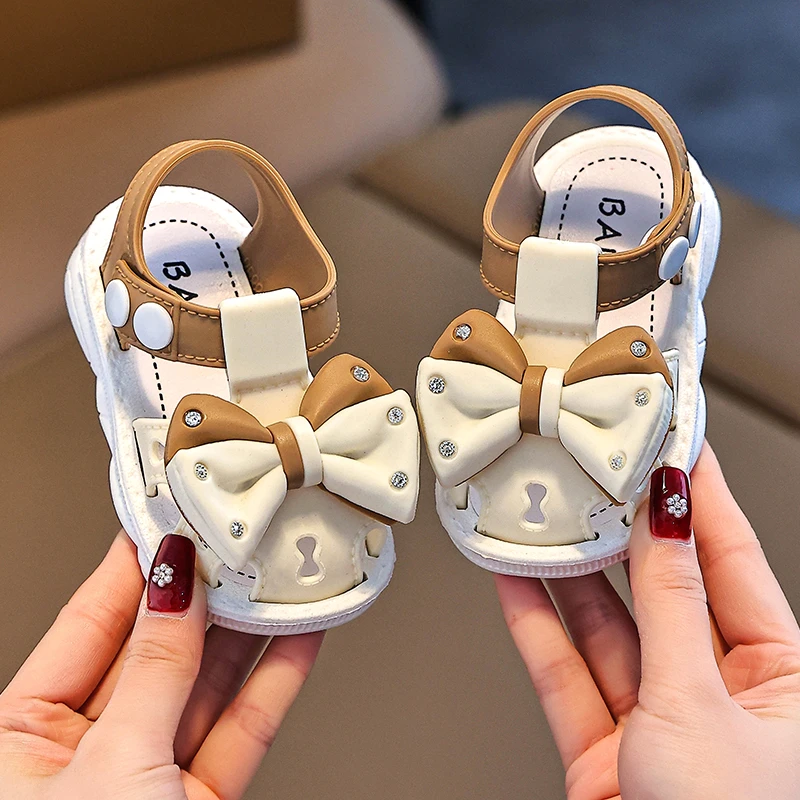 儿童新款包头凉鞋卡通防滑软底可爱学步鞋防撞凉鞋