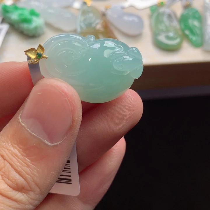 翡翠未镶嵌颈饰吊坠