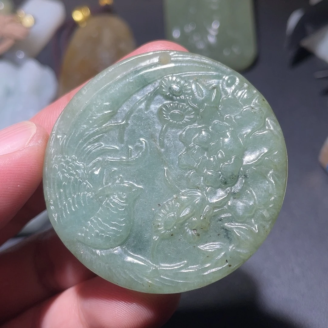 翡翠未镶嵌颈饰花