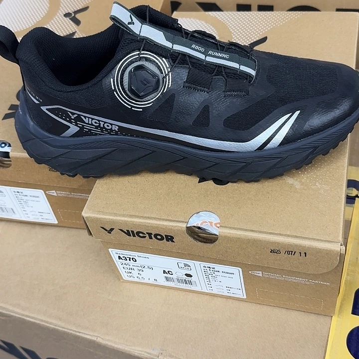 41码羽毛球专业鞋子