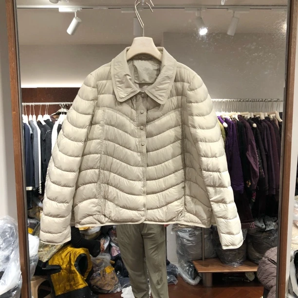 BarBie冬季新款翻领亚褶羽绒服短款休闲百搭轻薄简约纯色7721