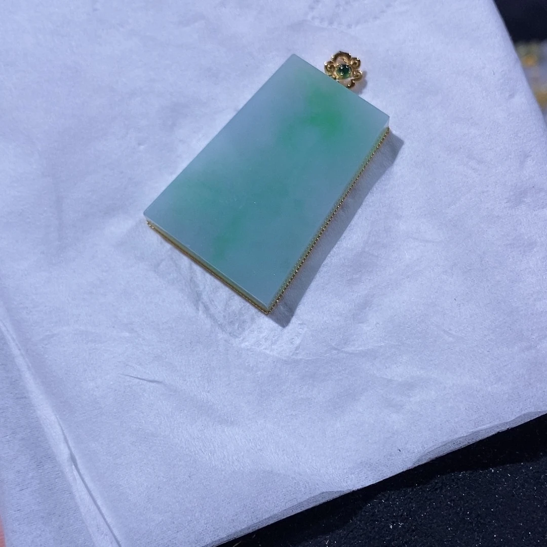 翡翠吊坠(不含链)18K金镶嵌