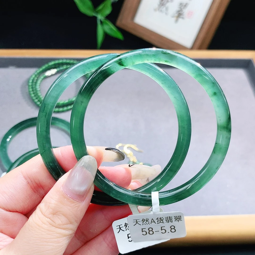 翡翠手镯（圆镯）未镶嵌