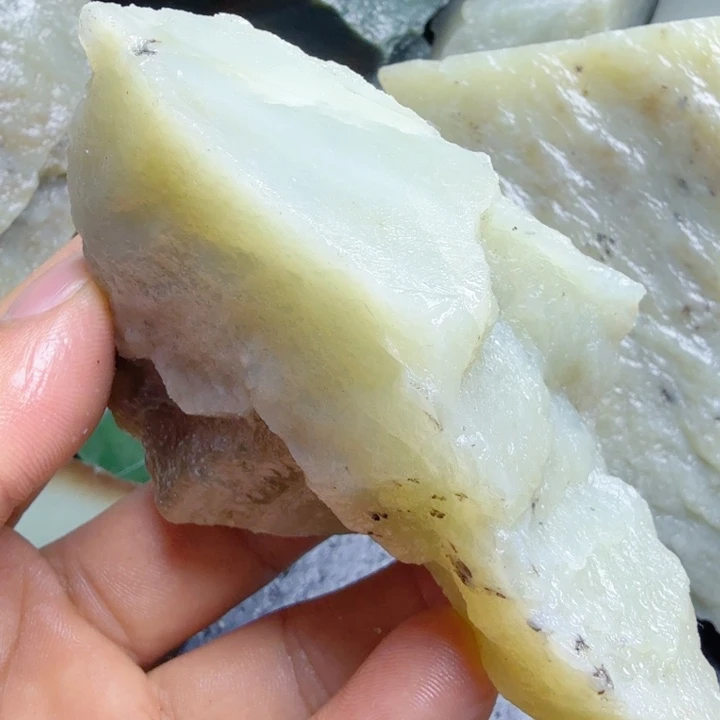 和田玉（糖玉）未镶嵌珠宝奇石