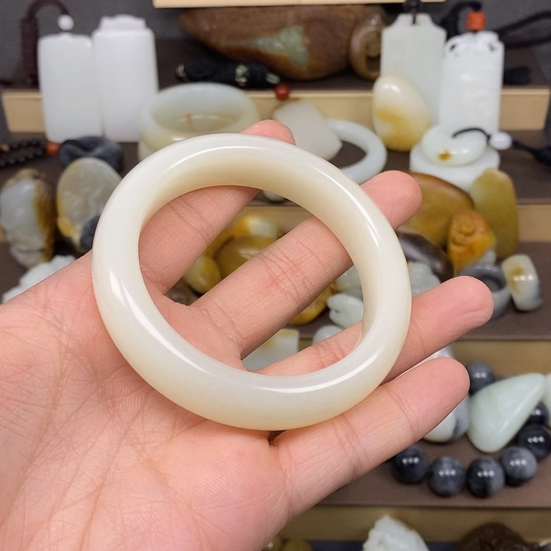 和田玉未镶嵌手镯