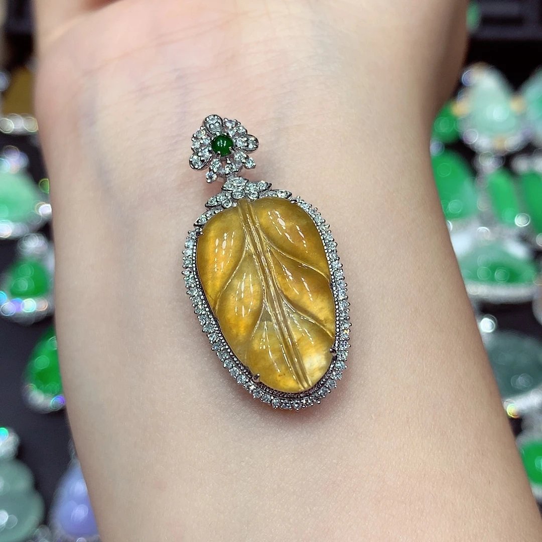 翡翠18K金镶嵌吊坠(赠链)