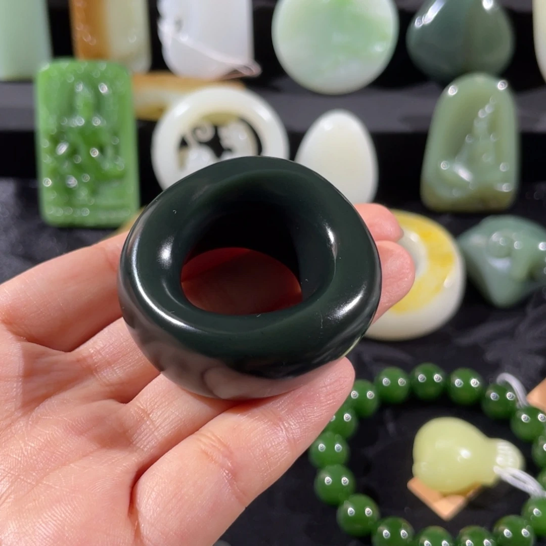 和田玉未镶嵌颈饰扳指21.6