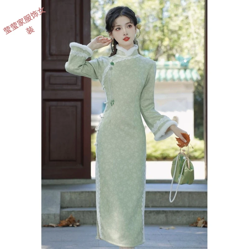 2025复古年轻款少女绿色修身显瘦旗袍改良连衣裙秋冬加绒过年小袄