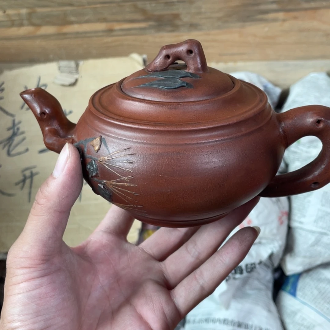 茶壶紫砂老厂紫砂壶一件。