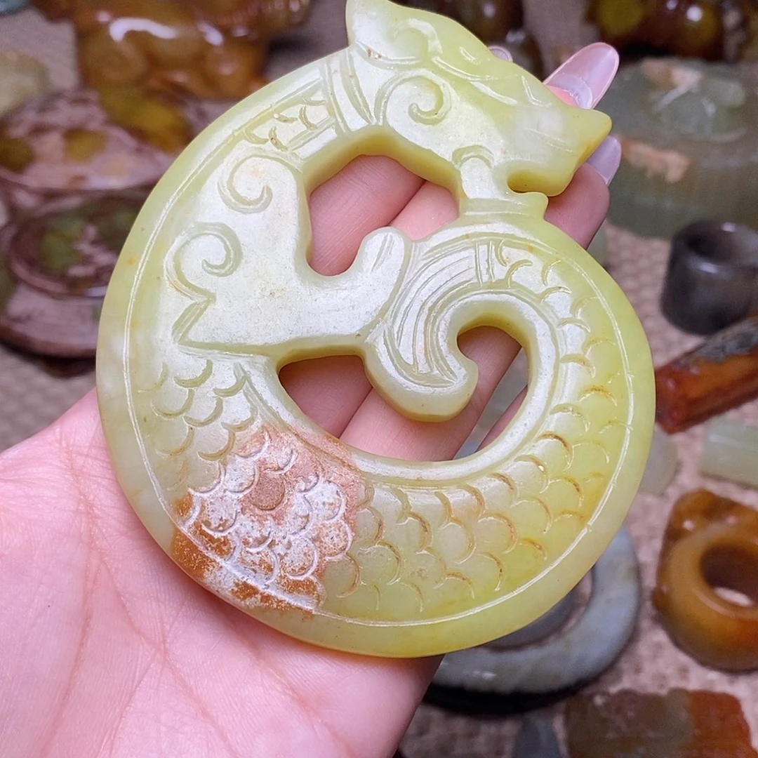 蛇纹石玉未镶嵌颈饰