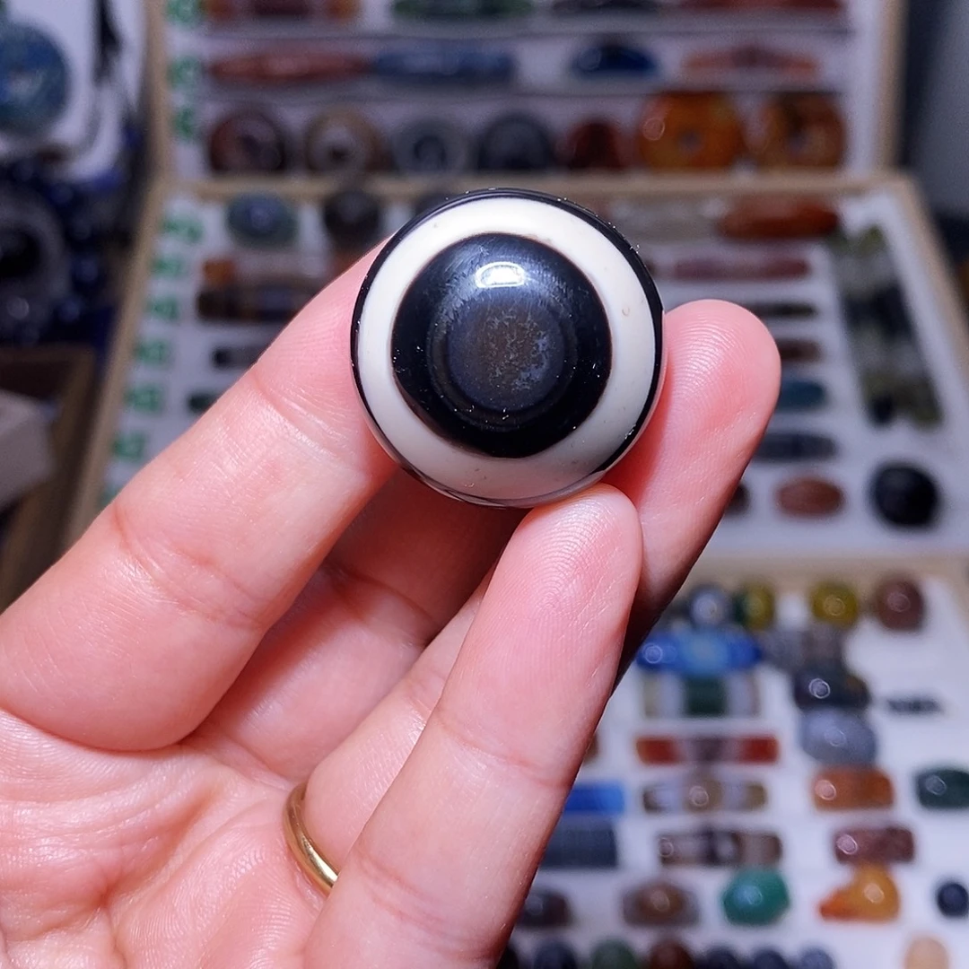 琥珀未镶嵌吊坠…..