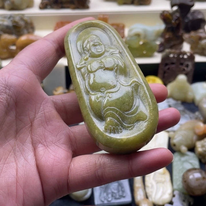 蛇纹石玉颈饰未镶嵌