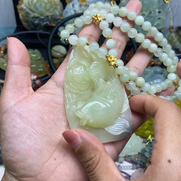 蛇纹石玉未镶嵌颈饰