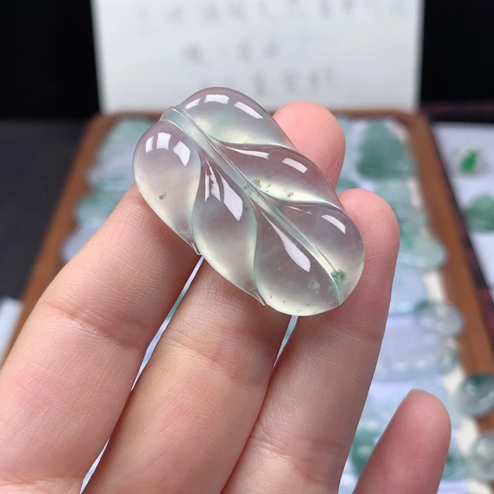 颈饰未镶嵌翡翠高冰飘花大叶子