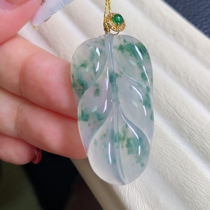 【闪购商品】翡翠18K金镶嵌颈饰叶子