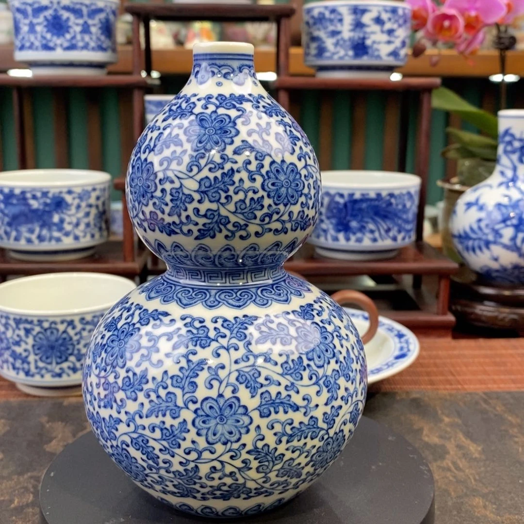 慎静斋重工缠枝葫芦瓶