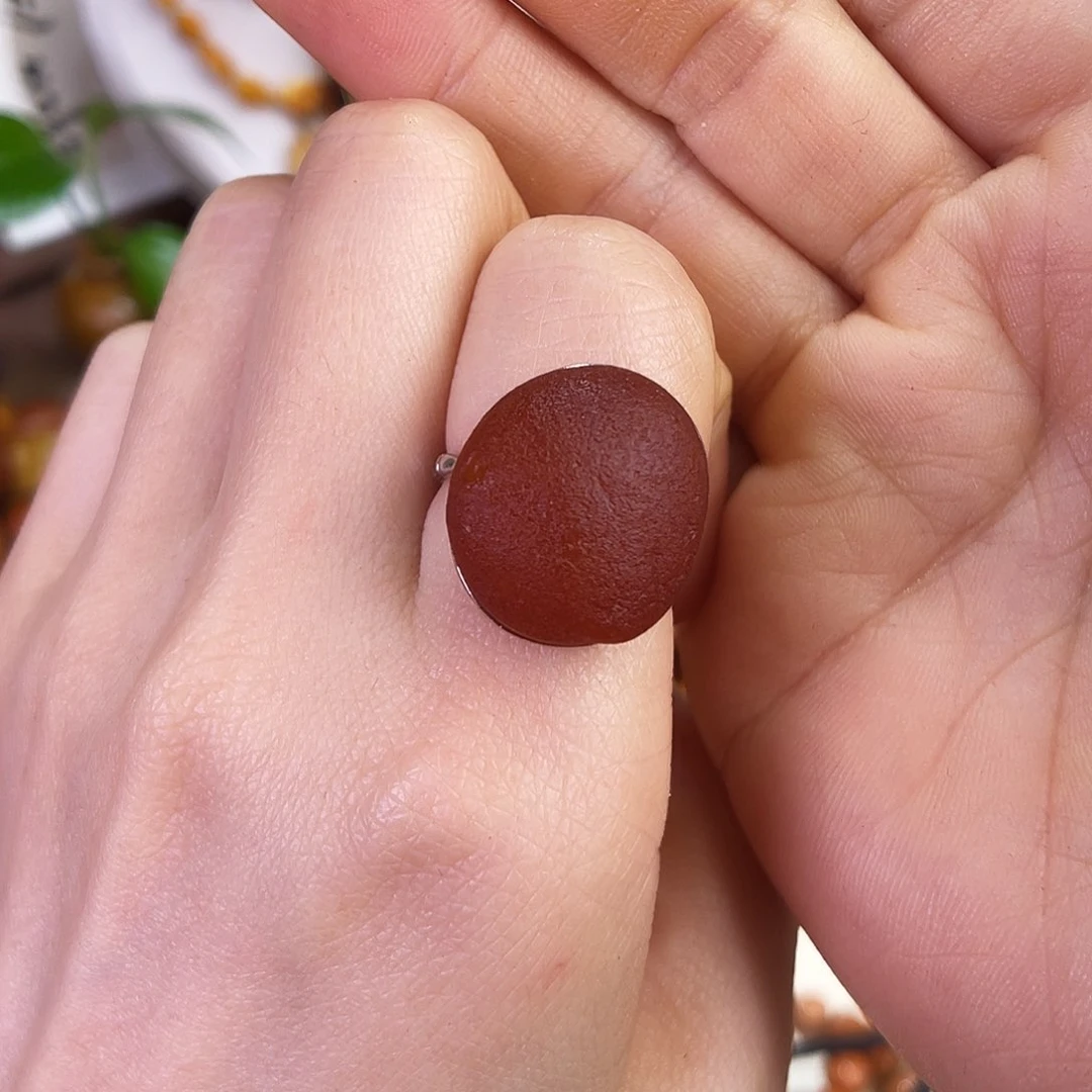 琥珀珠宝奇石未镶嵌。