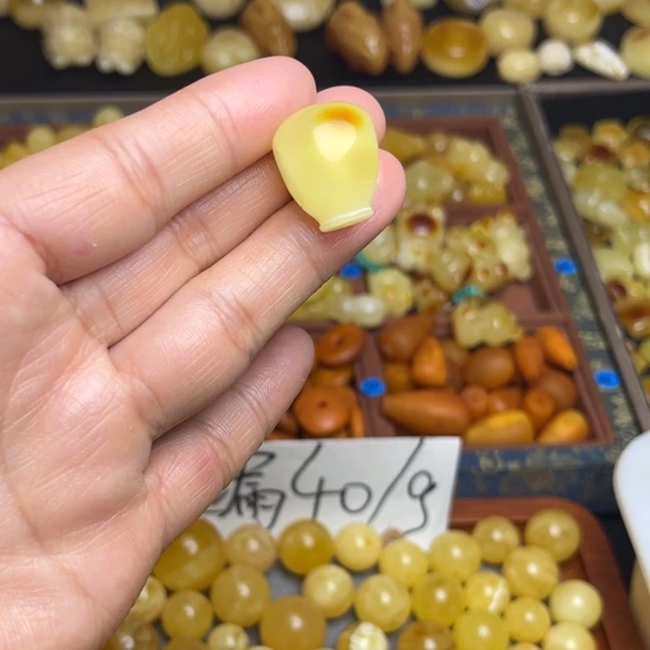蜜蜡未镶嵌珠宝奇石蜜蜡俏色三通