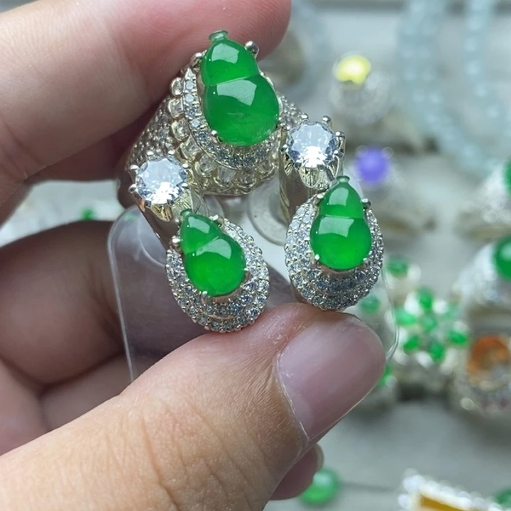 翡翠未镶嵌挂件翡翠冰种