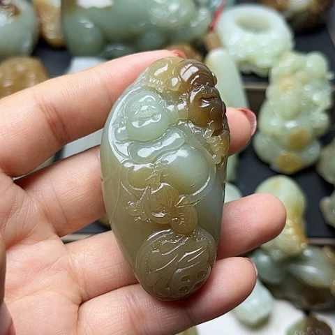 和田玉未镶嵌颈饰张*疯