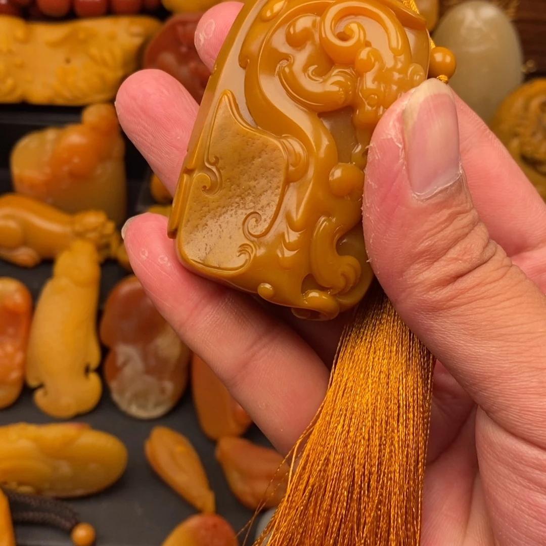 石英质玉未镶嵌颈饰