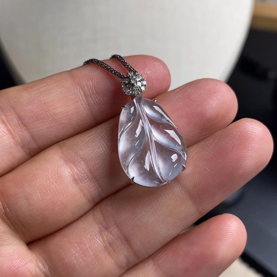 翡翠18K金镶嵌颈饰冰透起钢光叶子吊坠