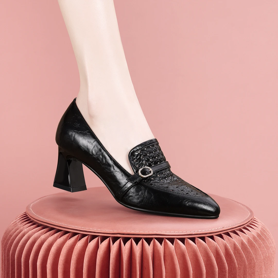 梵芮诗尖头2025新款镂空透气金属装饰时尚百搭粗跟女单鞋-1551