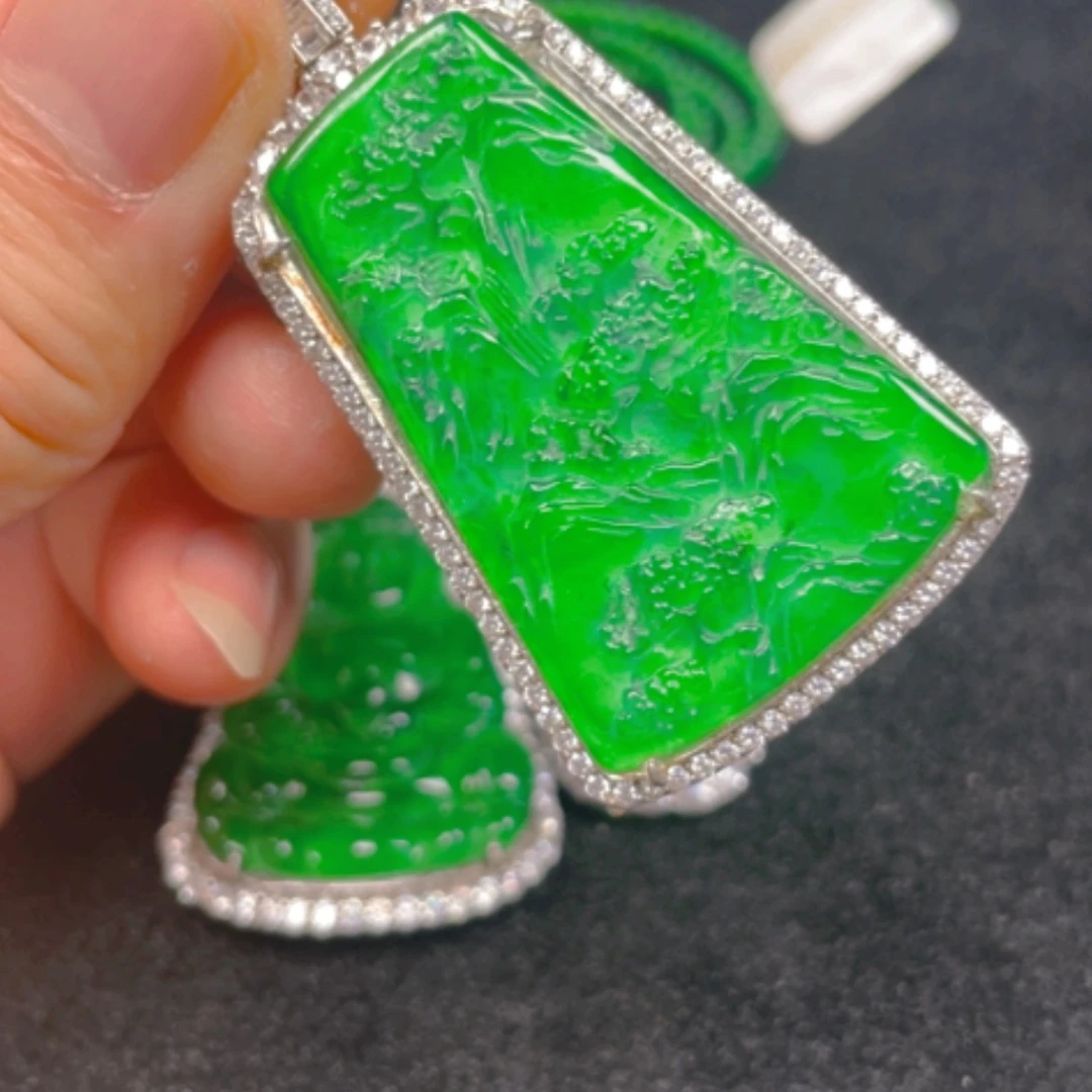 【闪购商品】颈饰银S925镶嵌翡翠吊坠