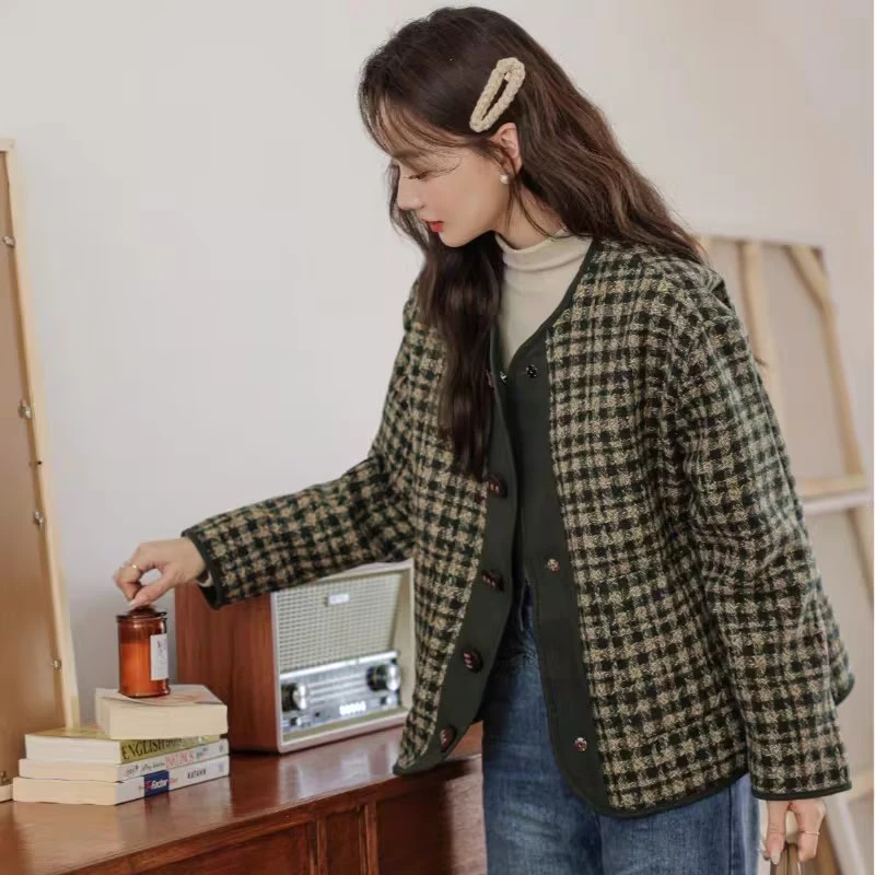 A310复古圆领单排扣格子撞色外套
