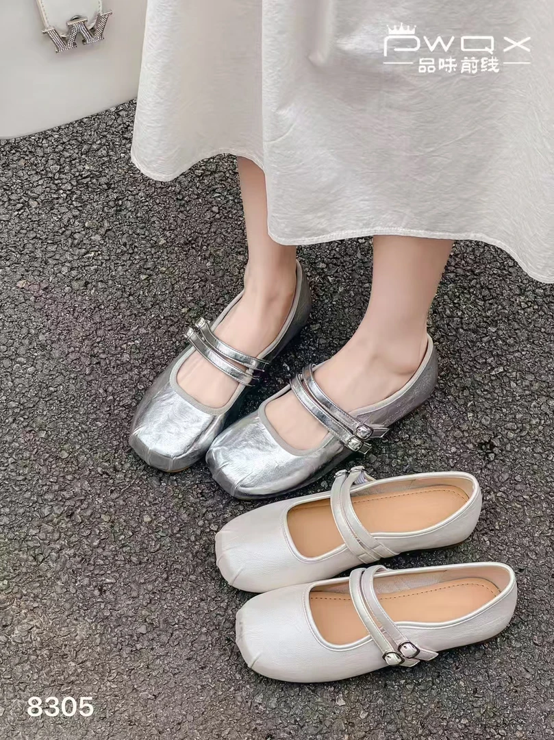 品味女鞋2025新款学院风浅口一字扣带配裙子单鞋