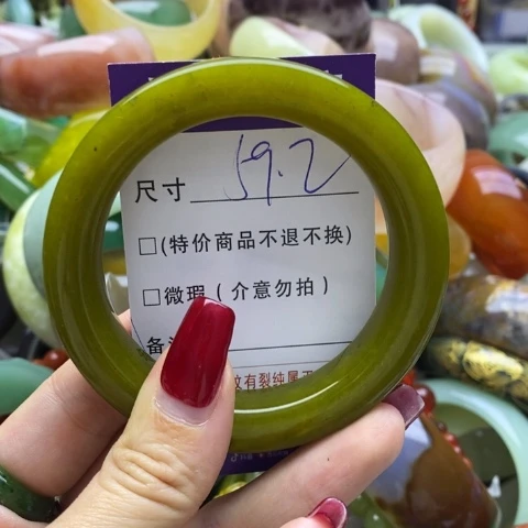 蛇纹石玉手镯未镶嵌