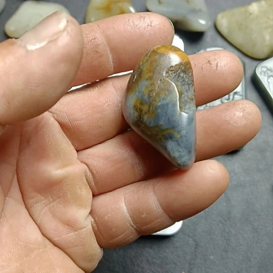 和田玉未镶嵌车挂