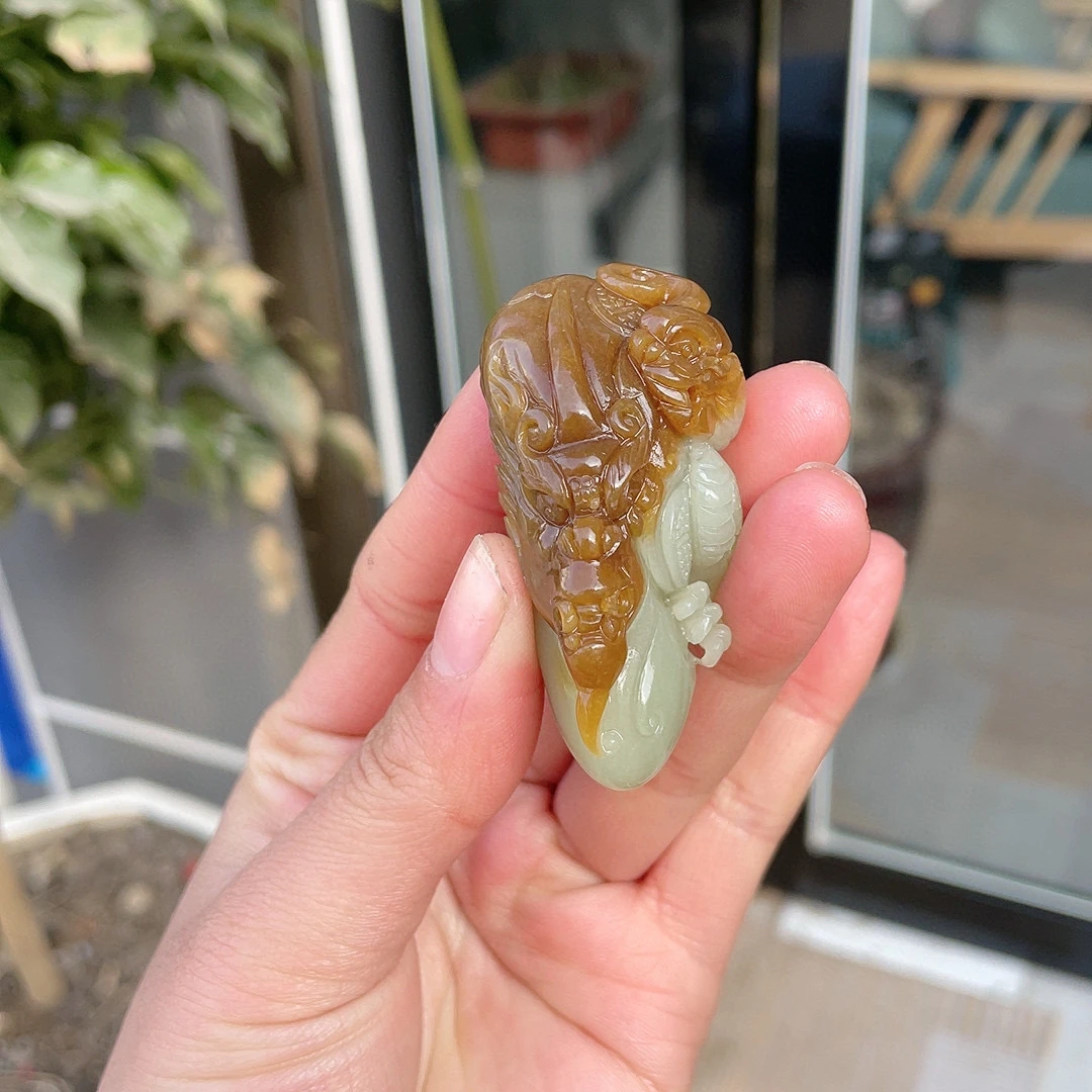 267543玉美人小程新疆和田玉糖白龙行天下挂件