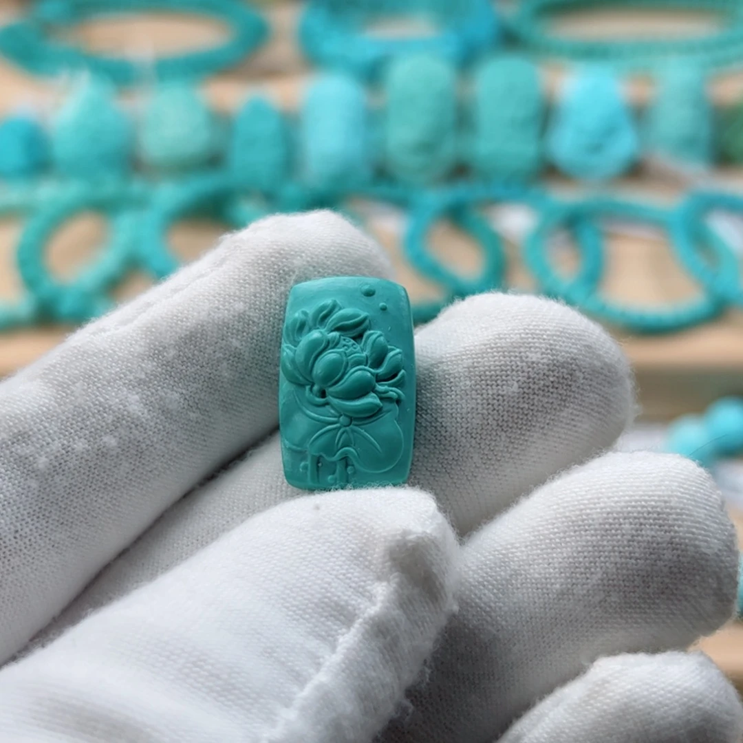 绿松石未镶嵌珠宝奇石