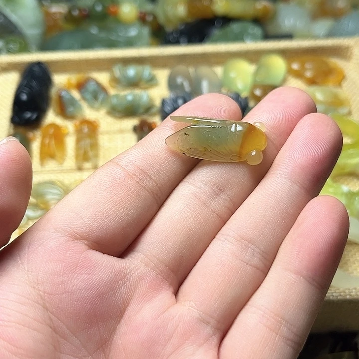 未镶嵌蛇纹石玉颈饰