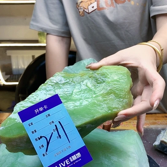 【闪购商品】未镶嵌蛇纹石玉原石