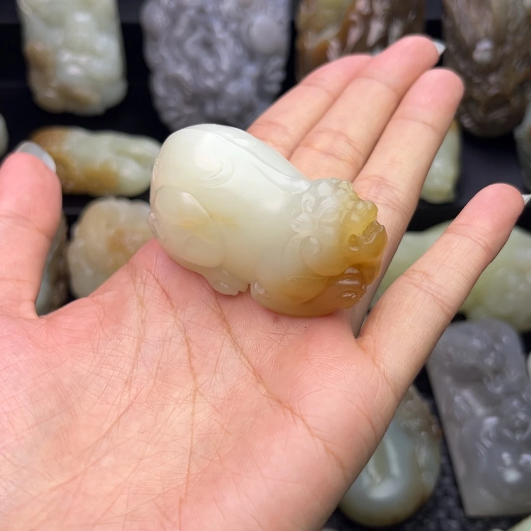 爽***歪未镶嵌和田玉把件
