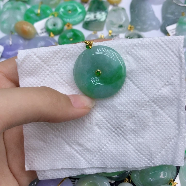 翡翠18K金镶嵌颈饰1111111111111