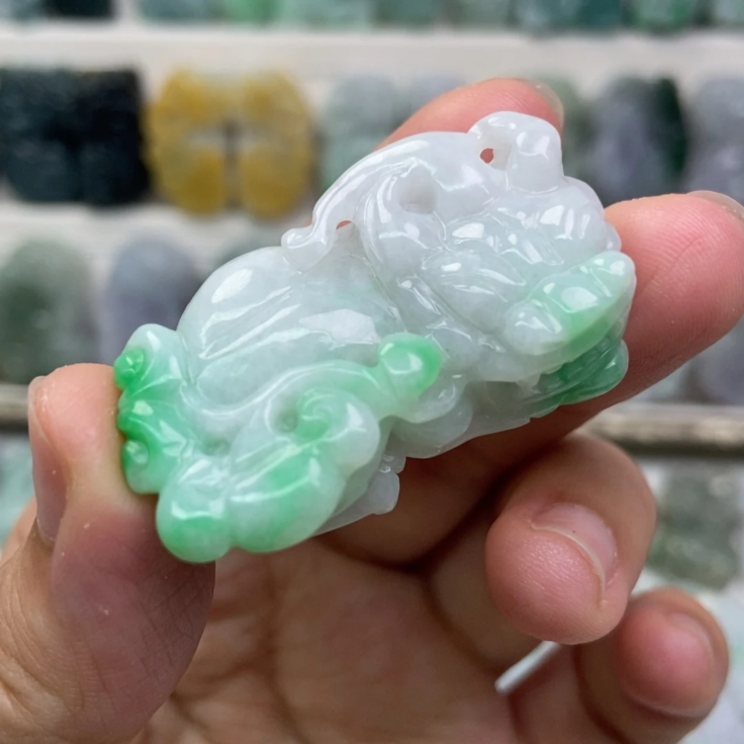 翡翠未镶嵌吊坠(赠链)