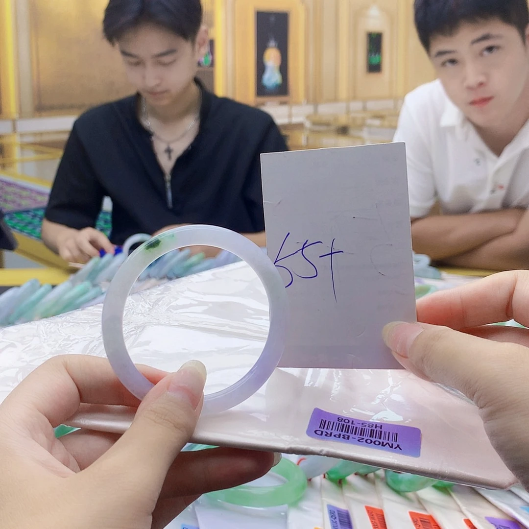 翡翠手镯未镶嵌0999……