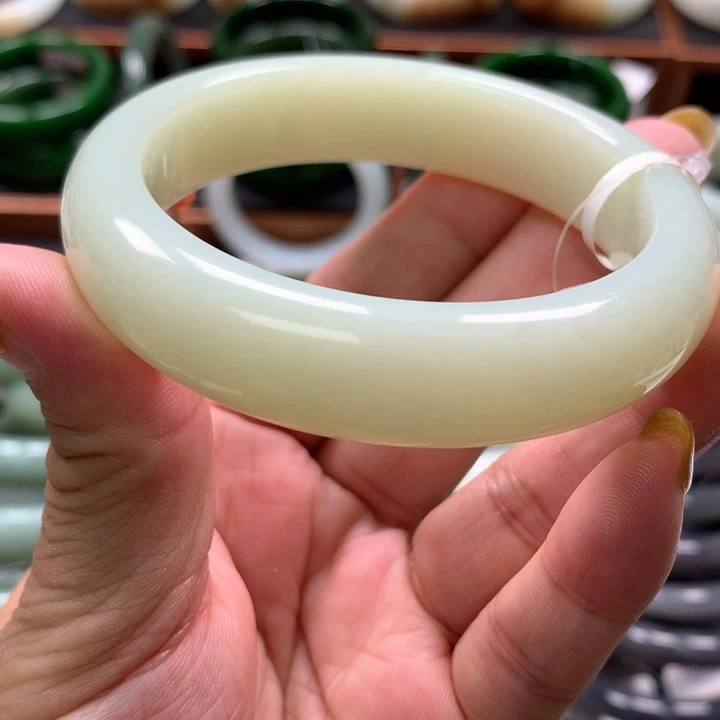 【闪购商品】未镶嵌手镯和田玉